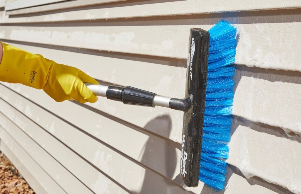 Handling Metal Siding Cleaning Like a Pro